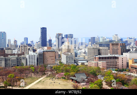 Vue aérienne sur Osaka, Japon. Vue depuis le château d'Osaka Banque D'Images