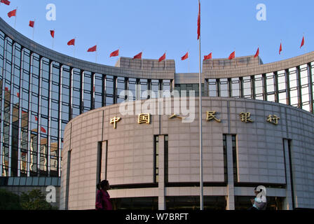 --FILE--Vue sur le siège et siège social de la Banque populaire de Chine (PBOC), la banque centrale de Chine, à Beijing, Chine, 23 octobre 2017. Chi Banque D'Images