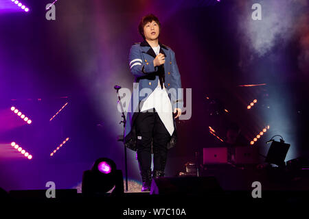 Chen Hsin-hung, mieux connu sous son nom de scène Ashin, rock band taïwanais de Mayday, fonctionne à la vie d' 2017 Concert à Shanghai, à l'est Chin Banque D'Images