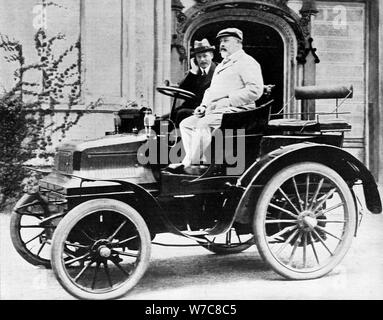 Le roi Édouard VII en Lord Montagu's 1899 Daimler 12hp, 1900. Artiste : Inconnu Banque D'Images