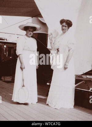 Anna Alexandrovna Vyrubova (à gauche) avec l'impératrice Alexandra Fedorovna de Russie, 1912-1913. Artiste : Anonyme Banque D'Images