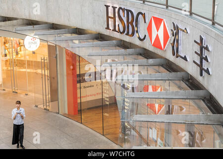 --FILE--Vue d'une direction de la HSBC (Hongkong and Shanghai Banking Corporation Limited) à Shanghai, Chine, 31 août 2017. La Réserve fédérale américaine Banque D'Images