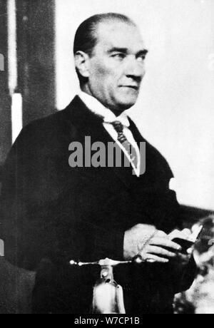 Mustafa Kemal Atatürk (1881-1938), homme d'État turc. Artiste : Inconnu Banque D'Images