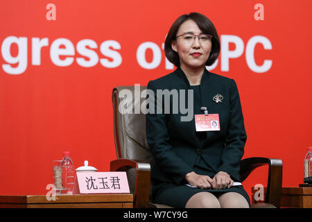 Shen Yujun, directeur adjoint de l'Institut de l'énergie rurale et de la protection de l'environnement de l'Académie chinoise de Génie Agricole (CAAE) un Banque D'Images