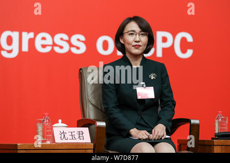 Shen Yujun, directeur adjoint de l'Institut de l'énergie rurale et de la protection de l'environnement de l'Académie chinoise de Génie Agricole (CAAE) un Banque D'Images