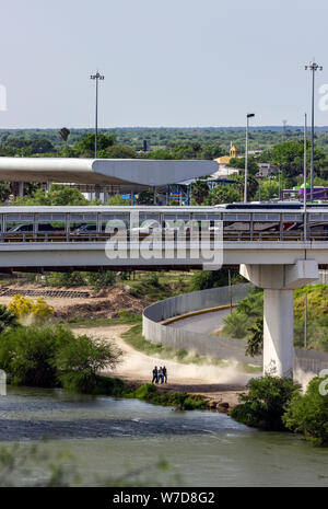 Pied et location de pont. Starr County Pont International, Roms, Texas, États-Unis Banque D'Images