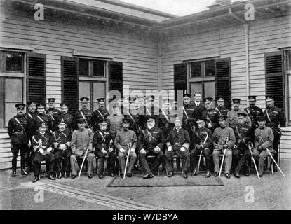 Le roi Edouard VII, le Prince Fushimi et du personnel, la commande d'Aldershot, 1908-1909.Artist : Gale & Polder Banque D'Images