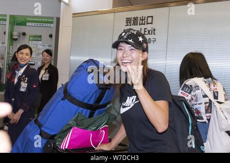 Tokyo, Japon. 6e août 2019. Hinako Shibuno, golfeur professionnel japonais, qui a remporté le 2019 Women's British Open, arrive à l'Aéroport International de Tokyo. Credit : Rodrigo Reyes Marin/ZUMA/Alamy Fil Live News Banque D'Images