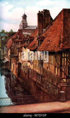 Maisons bois par le Pont de Caen à Caudebec-en-Caux, Normandie, France, c1930s. Artiste : Inconnu Banque D'Images