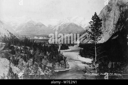 Le CP de Bow River Hotel, Banff, Alberta, Canada, c1930s( ?).Artiste : Marjorie Bullock Banque D'Images