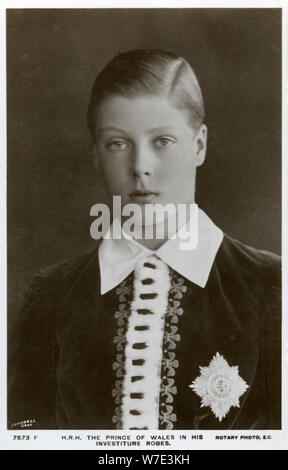 Le Prince de Galles dans sa robe d'investiture, c1911.Artist : Campbell Gray Banque D'Images