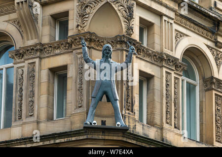 Ringo Starr statue sur une corniche de l'hôtel Hard Days Night à Liverpool Banque D'Images