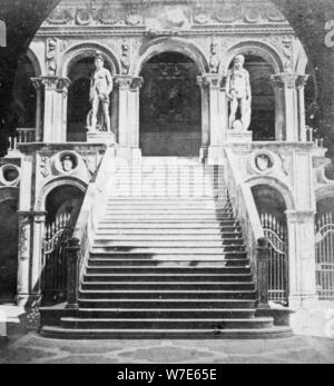 Escalier des Géants, du Palais des Doges, Venise, Italie, fin du xixe ou début du xxe siècle. Artiste : Inconnu Banque D'Images