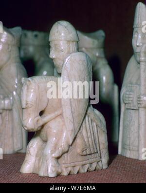 Chevalier - Le Lewis Chessmen, (Norvégien ?), c1150-c1200. Artiste : Inconnu Banque D'Images