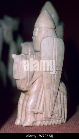 Chevalier - Le Lewis Chessmen, (Norvégien ?), c1150-c1200. Artiste : Inconnu Banque D'Images