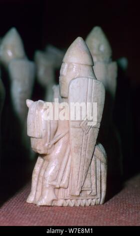 Chevalier - Le Lewis Chessmen, (Norvégien ?), c1150-c1200. Artiste : Inconnu Banque D'Images