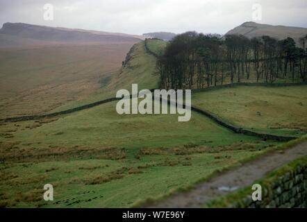 Mur d'Hadrien, à partir de Fort de Housesteads dans le Northumberland, 2e siècle. Artiste : Inconnu Banque D'Images