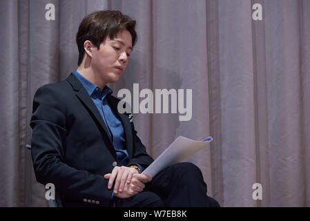 Le pianiste chinois Li Yundi assiste à sa classe de maître à Beijing, Chine, 20 octobre 2017. Banque D'Images