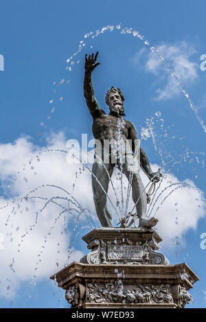 Statue de Neptune sur le dessus d'une fontaine au château de Frederiksborg au Danemark, le 3 août 2019 Banque D'Images