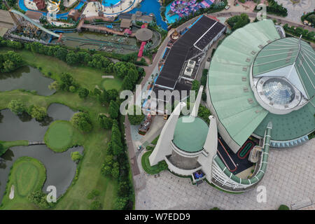 Xuzhou, Jiangsu, Chine. 6e août 2019. Jiangsu, Chine-photo aérienne montre Chine parc des dinosaures à Changzhou, Jiangsu province, le 5 août, 2019.fondée en 2000, Shanghai China Dinosaur Park est un parc à thème des dinosaures l'intégration de la vulgarisation scientifique, de divertissement et de performance.Il est connu sous le nom de ''Jurassic orientale''.Le parc a sept secteurs thématiques, plus de 50 projets d'extrême, plus de 10 différents styles de spectacles à thème chaque jour. Crédit : SIPA Asie/ZUMA/Alamy Fil Live News Banque D'Images