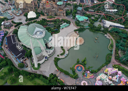 Xuzhou, Jiangsu, Chine. 6e août 2019. Jiangsu, Chine-photo aérienne montre Chine parc des dinosaures à Changzhou, Jiangsu province, le 5 août, 2019.fondée en 2000, Shanghai China Dinosaur Park est un parc à thème des dinosaures l'intégration de la vulgarisation scientifique, de divertissement et de performance.Il est connu sous le nom de ''Jurassic orientale''.Le parc a sept secteurs thématiques, plus de 50 projets d'extrême, plus de 10 différents styles de spectacles à thème chaque jour. Crédit : SIPA Asie/ZUMA/Alamy Fil Live News Banque D'Images