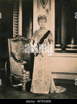 Queen Mary (1867-1953), 1935. Artiste : Tuck et fils Banque D'Images