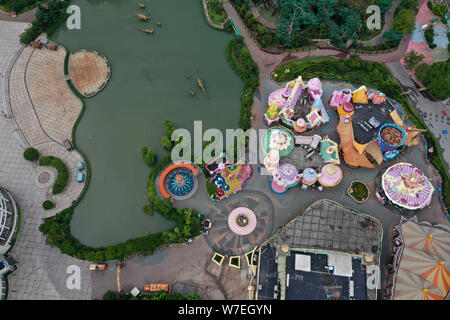 Xuzhou, Jiangsu, Chine. 6e août 2019. Jiangsu, Chine-photo aérienne montre Chine parc des dinosaures à Changzhou, Jiangsu province, le 5 août, 2019.fondée en 2000, Shanghai China Dinosaur Park est un parc à thème des dinosaures l'intégration de la vulgarisation scientifique, de divertissement et de performance.Il est connu sous le nom de ''Jurassic orientale''.Le parc a sept secteurs thématiques, plus de 50 projets d'extrême, plus de 10 différents styles de spectacles à thème chaque jour. Crédit : SIPA Asie/ZUMA/Alamy Fil Live News Banque D'Images