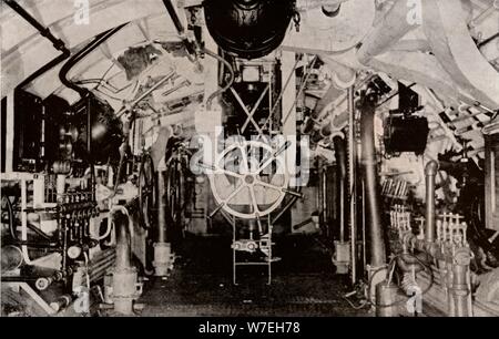 La salle des machines d'un sous-marin Holland, c1916. Artiste : Inconnu Banque D'Images