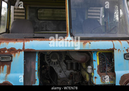 Bleu en décomposition à l'abandon, de l'Allemagne à l'extérieur du chariot Robur Banque D'Images