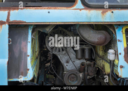 Bleu en décomposition à l'abandon, de l'Allemagne à l'extérieur du chariot Robur Banque D'Images