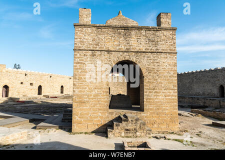 Le temple du feu à Ateshgah Surakhani town, un faubourg de Bakou, Azerbaïdjan. Tetrapillar l'autel a été construit au cours des 17ème et 18ème siècles et utilisé comme un Banque D'Images