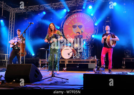 Kathryn Tickell et l'assombrissement d'effectuer au Festival, Wickham Wickham, UK. 2 août 2019 Banque D'Images