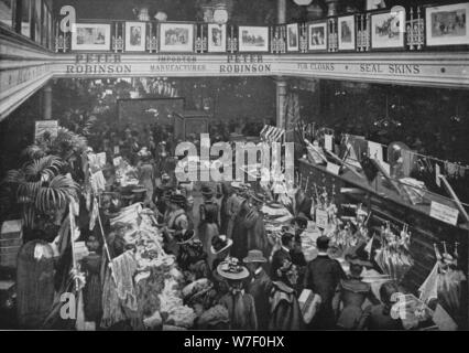 Un jour de la vente à Peter Robinson's department store, Oxford Street, Londres, c1903 (1903). Artiste : Inconnu. Banque D'Images