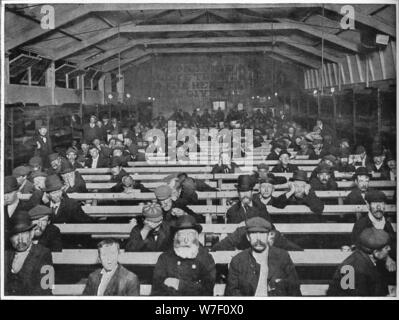 L 'Penny' Sit-Up, abri de l'Armée du Salut, Blackfriars, à Londres, c1900 (1901). Artiste : Inconnu. Banque D'Images