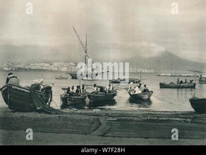 Mettre les pêcheurs en mer, Naples, Italie, 1927. Artiste : Eugen Poppel. Banque D'Images