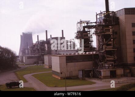 La centrale nucléaire de Calder Hall, Cumberland, UK, 20e siècle. Artiste : CM Dixon. Banque D'Images