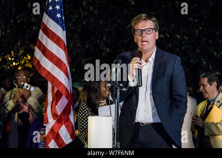 Monsieur le conseiller Robert Carroll - New-yorkais contre la violence armée, les jeunes contre les armes à feu, armes à feu, contre les gays Borough Président Eric L. Adams, les questions de droits de l'Norman Siegel, Alexandria Ocasio Cortez, de nombreux élus locaux et autres) se sont réunies pour une veillée aux chandelles à Prospect Park, le 5 août 2019 pour déplorer la perte de vies humaines au cours des dernières exécutions massives de Brownsville, Dayton, El Paso et Gilroy, dénonçant la montée de la violence par arme à feu dans toute la ville et pays, et appelant les législateurs au niveau fédéral d'adopter une véritable arme de la réforme. (Photo par Erik McGregor/Pacific Press) Banque D'Images