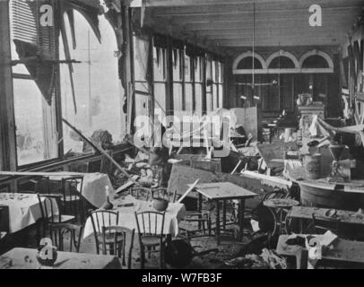 'L'intérieur du Grand Hôtel, montrant les dommages causés par les bombardements", 1914. Artiste : Inconnu. Banque D'Images