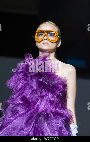 - Rebelpin AltaRoma fashion awards 2019 la mode européenne concurrence pour designers européens - Catwalk comprend : modèle Où : Rome, Latium, Italie Quand : 05 Jul 2019 Credit : IPA/WENN.com **Uniquement disponible pour publication au Royaume-Uni, USA, Allemagne, Autriche, Suisse** Banque D'Images