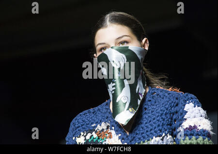 - Rebelpin AltaRoma fashion awards 2019 la mode européenne concurrence pour designers européens - Catwalk comprend : modèle Où : Rome, Latium, Italie Quand : 05 Jul 2019 Credit : IPA/WENN.com **Uniquement disponible pour publication au Royaume-Uni, USA, Allemagne, Autriche, Suisse** Banque D'Images