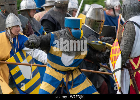 Reenactors recréer le 1265 Bataille d'Evesham où Simon de Montfort et son armée sont défaits par l'armée royale. Banque D'Images