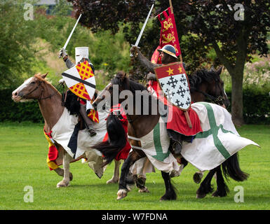 Reenactors recréer le 1265 Bataille d'Evesham où Simon de Montfort et son armée sont défaits par l'armée royale. Banque D'Images