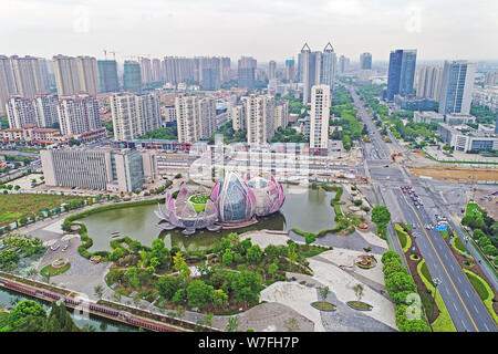 Vue sur le bâtiment architecture australienne Lotus par Studio 505 fermes au centre de district Wujin à Changzhou city, Jiangsu province de Chine orientale Banque D'Images