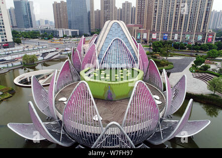 Vue sur le bâtiment architecture australienne Lotus par Studio 505 fermes au centre de district Wujin à Changzhou city, Jiangsu province de Chine orientale Banque D'Images