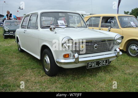 1970 Austin 1100 UN stationné jusqu'à l'écran à Torbay, juste à vapeur Churston, Devon, Angleterre. UK. Banque D'Images