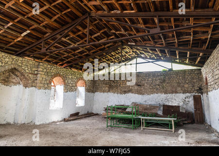 Basqal Ismailly, région, l'Azerbaïdjan - 30 avril, 2019. Vue intérieure d'une mosquée a brûlé, datant du 16ème siècle, dans Basqal Règlement de l'ISM Banque D'Images