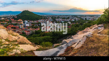 Été panoramique coucher de soleil sur Plovdiv - capitale européenne de la culture 2019 et la plus ancienne ville en vie en Europe, Bulgarie Banque D'Images