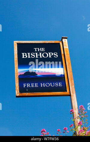 L'Évêque phare s'affiche à l'enseigne de pub des évêques de chambre à St Davids, Pembrokeshire, Pays de Galles, Royaume-Uni Banque D'Images