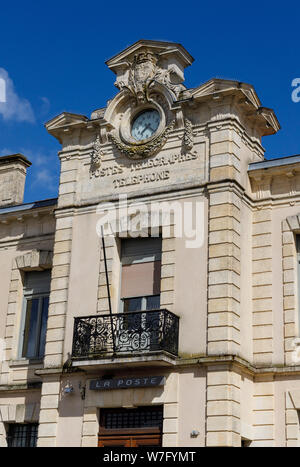 Le bureau de poste de la Place de la Victoire, Blaye, France. On trouve dans le département de la Gironde et Nouvelle-Aquitaine. Banque D'Images