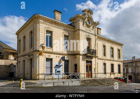 Le bureau de poste de la Place de la Victoire, Blaye, France. On trouve dans le département de la Gironde et Nouvelle-Aquitaine. Banque D'Images